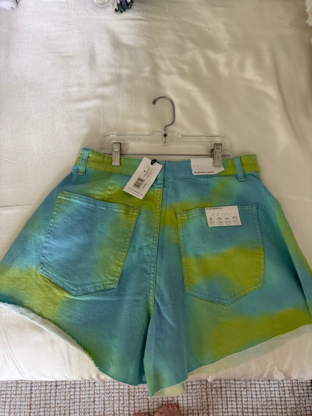 WeWoreWhat Blue Green Tie Dye Denim Shorts Size 28 NWT - Picture 2 of 3